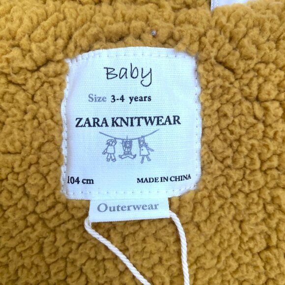 NWT ZARA Kids Fleece Lined Polka Dot Pom Pom Hooded Cape Size 3-4T - Picture 4 of 10